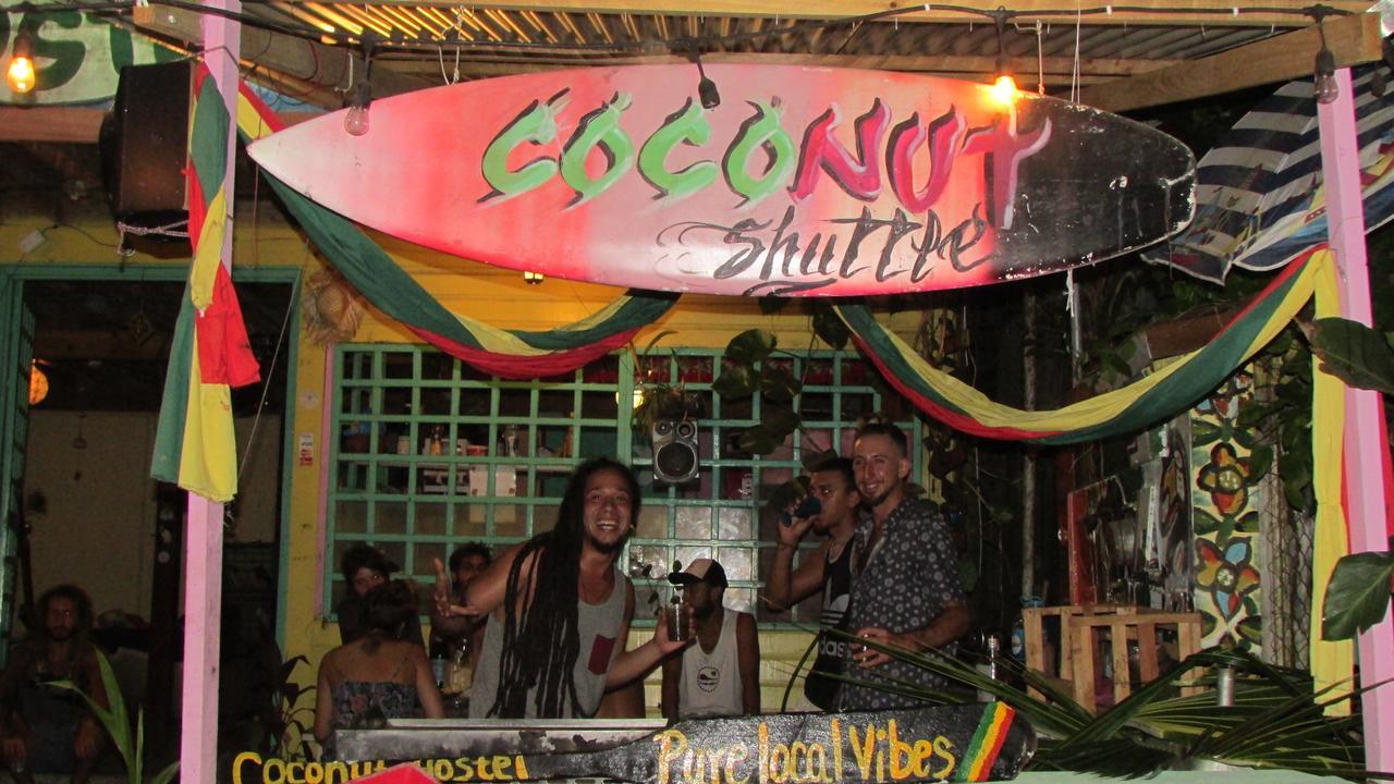 Coconut Hostel Bocas Town 外观 照片