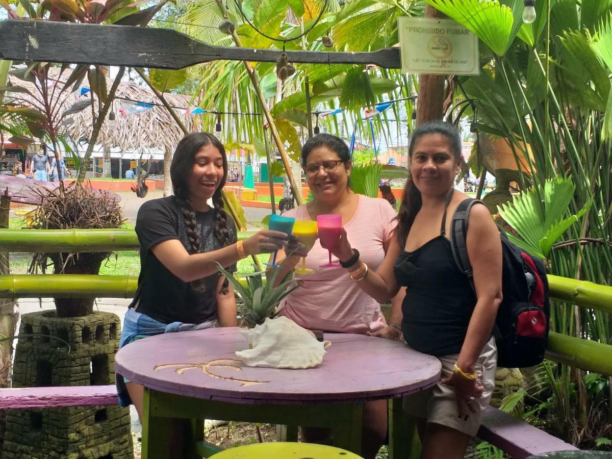 Coconut Hostel Bocas Town 外观 照片